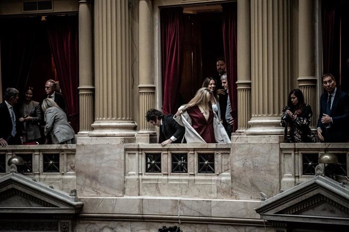 El jefe de Gabinete de Argentina, Manuel Adorni, presenta un informe de gestión ante el Congreso, en el que respalda al Gobierno del presidente Javier Milei, al tiempo que se enfrenta a las preguntas y críticas de los diputados de la oposición