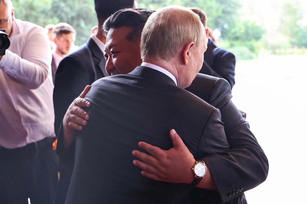Archivo - El presidente ruso, Vladimir Putin, y el líder norcoreano, Kim Jong Un (archivo)