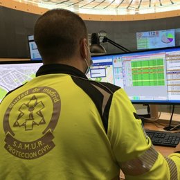 SAMUR-PC atiende a un varón de unos 25 años con una herida por arma blanca en Usera