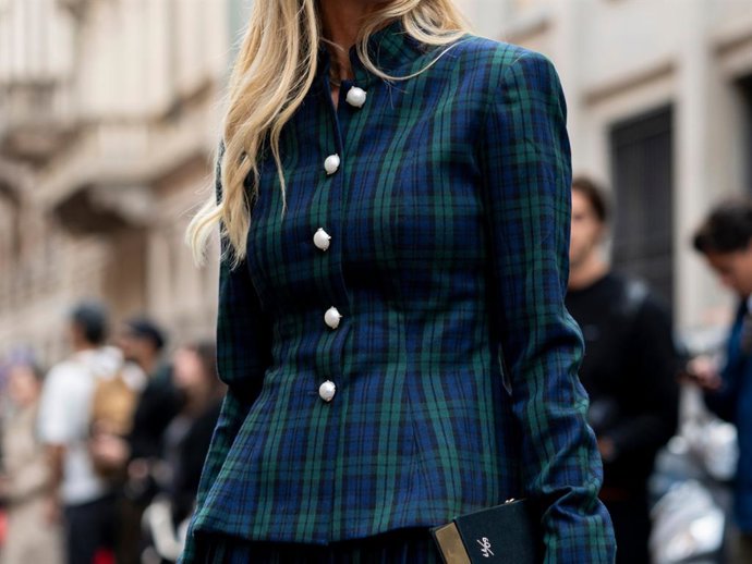 La chaqueta napoleónica vuelve a conquistar la moda en 2026
