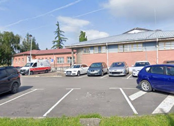 El Principado trasladará el servicio de ambulancia del centro de salud de Llanera para reorganizar los espacios interiores y mejorará el acceso al equipamiento