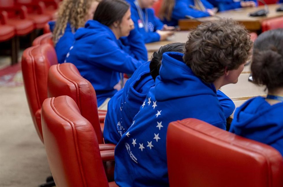 Estudiantes durante una simulación del modelo Parlamento Europeo, con la participación de estudiantes de Chipre, Malta y España, a 17 de abril de 2026, en Madrid (España). 