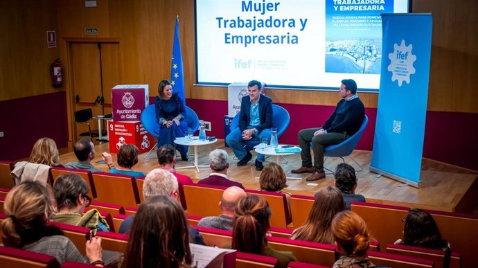 Presentación de las ayudas del programa municipal gaditano ‘Mujer, trabajadora y empresaria’.