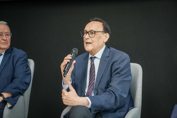 El consejero de Universidad, Investigación e Innovación de la Junta de Andalucía, José Carlos Gómez Villamandos, interviene en Córdoba en la inauguración de la jornada 'Desafíos y Oportunidades en el Desarrollo de las Tecnologías Duales'. A 28 de abril de