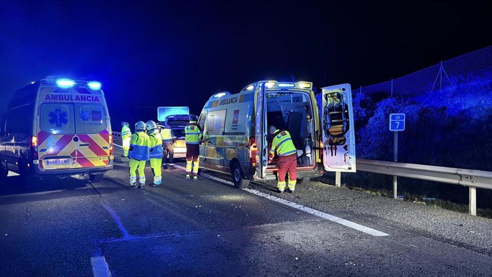 Ambulancias del Summa 112 tras un accidente en la A-1 en El Molar