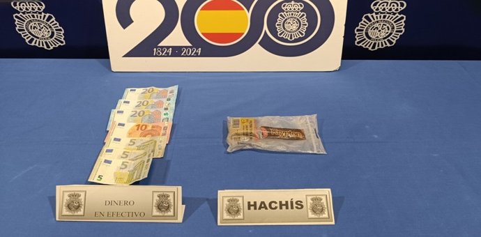 La Policía Nacional detiene a un varón por un presunto delito contra la salud pública tras intervenirle 50,95 gramos de hachís