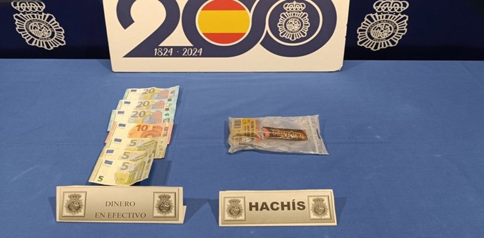 La Policía Nacional detiene a un varón por un presunto delito contra la salud pública tras intervenirle 50,95 gramos de hachís