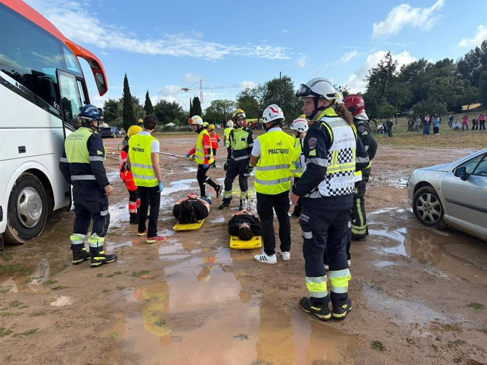 Un dispositivo de Bomberos de Mallorca prueba su capacidad de reacción ante una emergencia de gran complejidad.