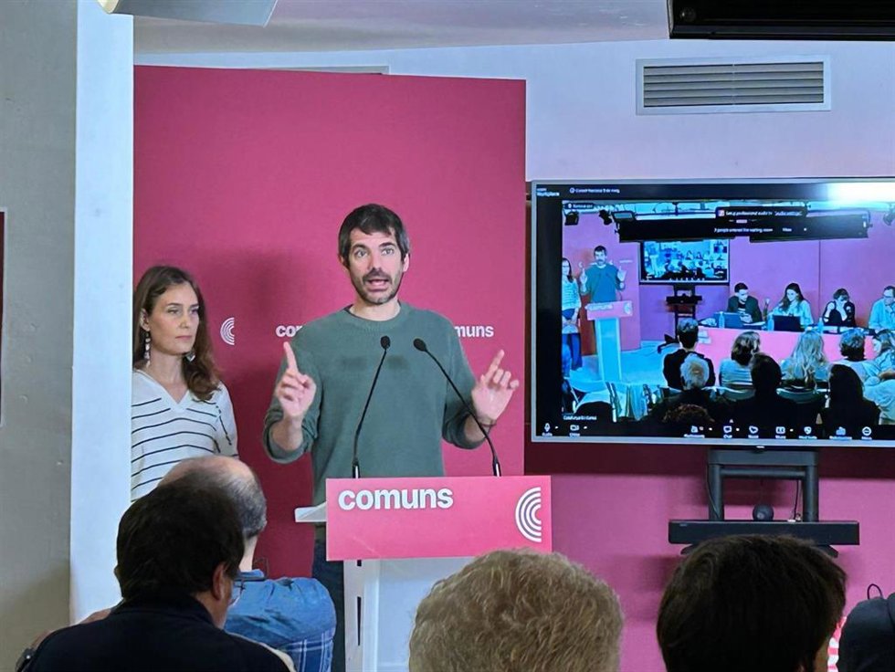 El ministro de Cultura, Ernest Urtasun, y la líder de los Comuns, Jéssica Albiach, intervienen en el Consell Nacional de Catalunya en Comú