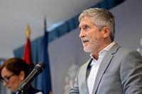Marlaska lamenta el "trágico accidente" de los guardias civiles en Huelva y niega falta de medios contra el narcotráfico