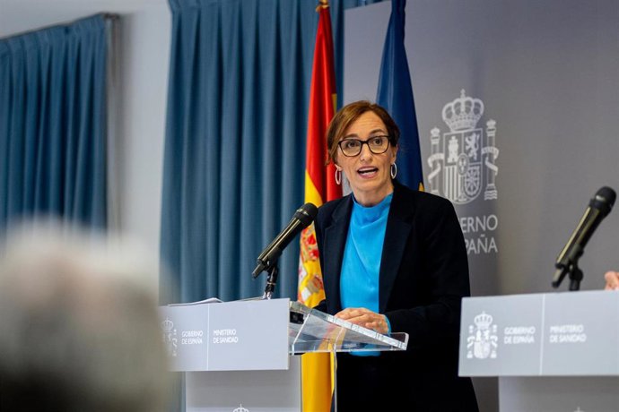 La ministra de Sanidad, Mónica García, durante una rueda de prensa, en la sede del Ministerio de Sanidad, a 9 de mayo de 2026, en Madrid (España). García y Grande-Marlaska comparecen para informar sobre el barco ‘MV Hondius’ y el brote de hantavirus.
