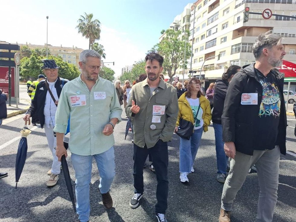 El candidato número tres de Adelante Andalucía por Cádiz al Parlamento andaluz, David de la Cruz, en la manifestación convocada por la plataforma 'Salvemos lo Público'.