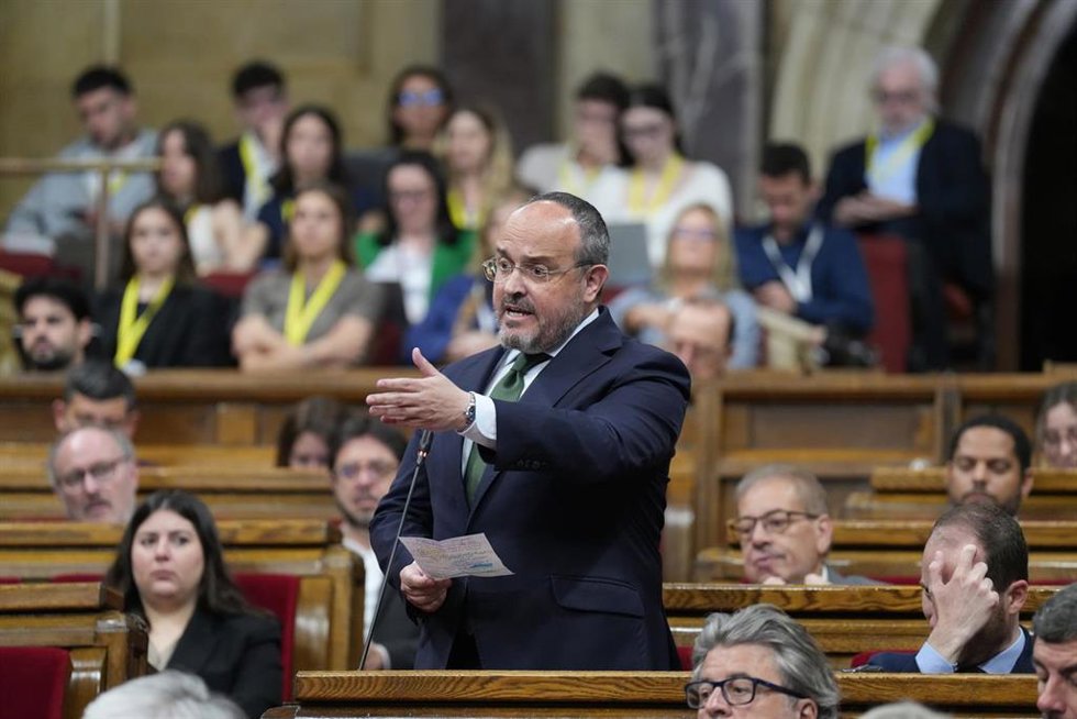 El presidente del PP de Catalunya, Alejandro Fernández, durante una sesión plenaria en el Parlament de Catalunya, a 29 de abril de 2026