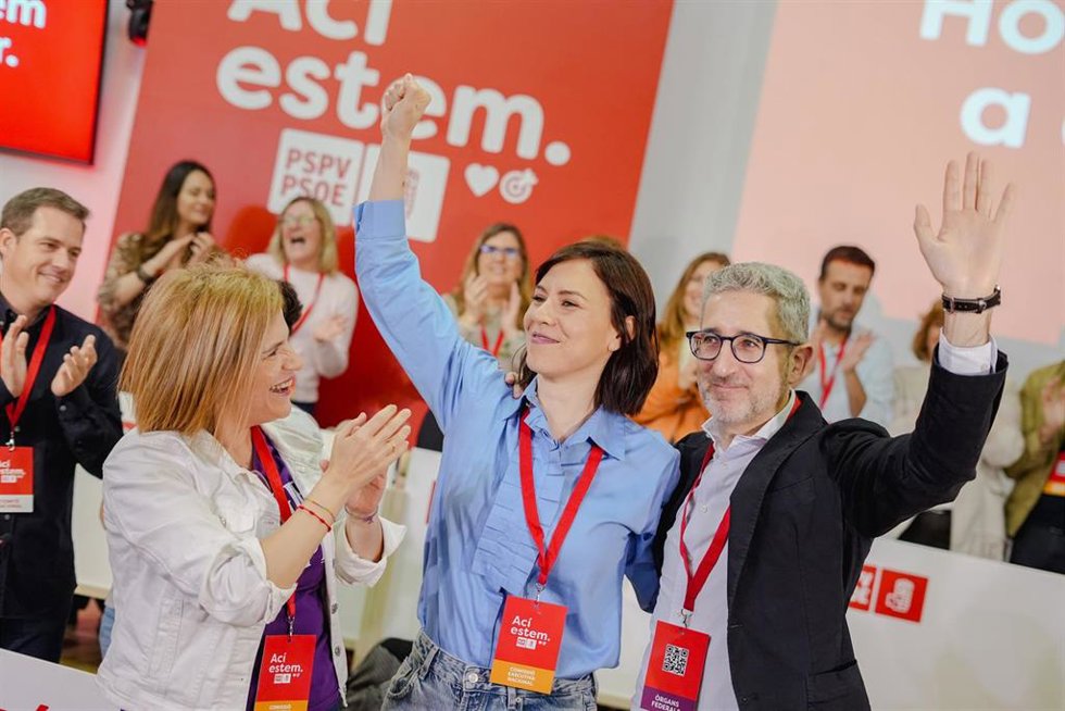 (I-D) La delegada del Gobierno en la Comunitat Valenciana, Pilar Bernabé, la secretaria general del PSPV-PSOE, Diana Morant, y el ministro de Hacienda, Arcadi España, durante el Comité Nacional del PSPV.