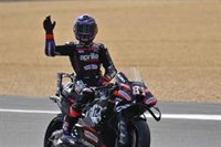 Jorge Martín firma un épico triunfo al esprint y Marc Márquez se va al suelo