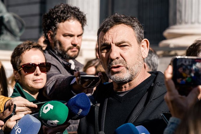Archivo - Arquivo - O fundador da Open Arms, Oscar Camps, presta declarações à imprensa durante a apresentação da iniciativa “Rumo a Cuba”, em frente ao Congresso dos Deputados, em 19 de março de 2026, em Madri (Espanha). Sob o lema “Rumo a Cuba”, uma nu