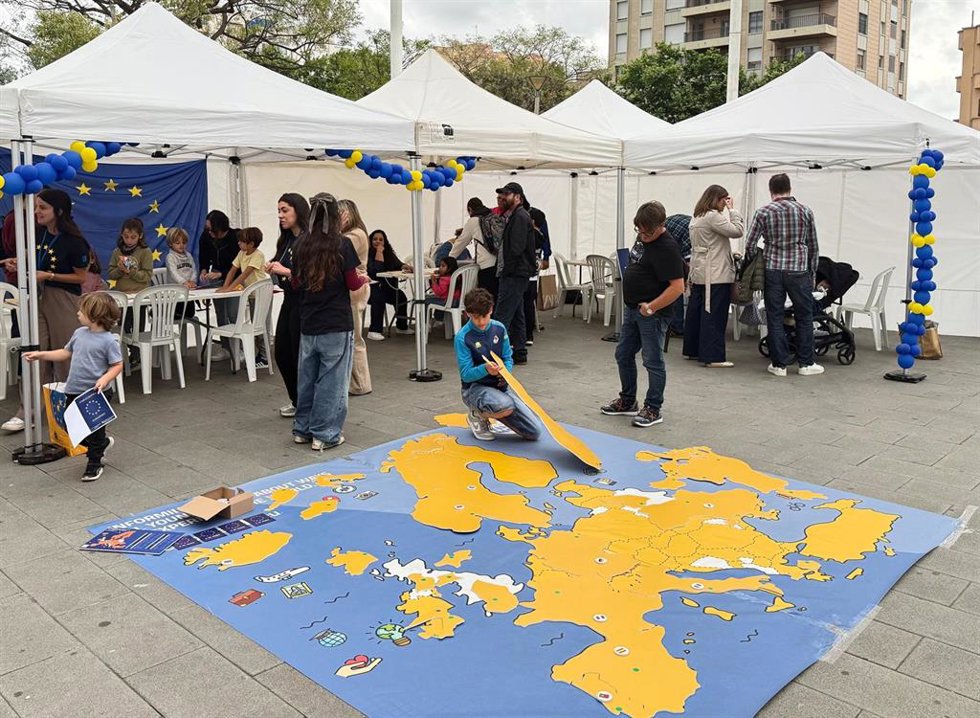 Una jornada festiva por el Día de Europa llena de actividades el parque de las las Estaciones de Palma.