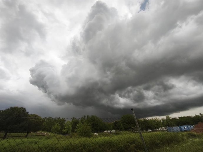 Ampliado a la tarde del domingo el riesgo amarillo por tormentas y lluvias fuertes en toda La Rioja