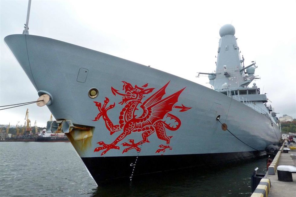 Archivo - Imagen de archivo del destructor británico 'Dragon'