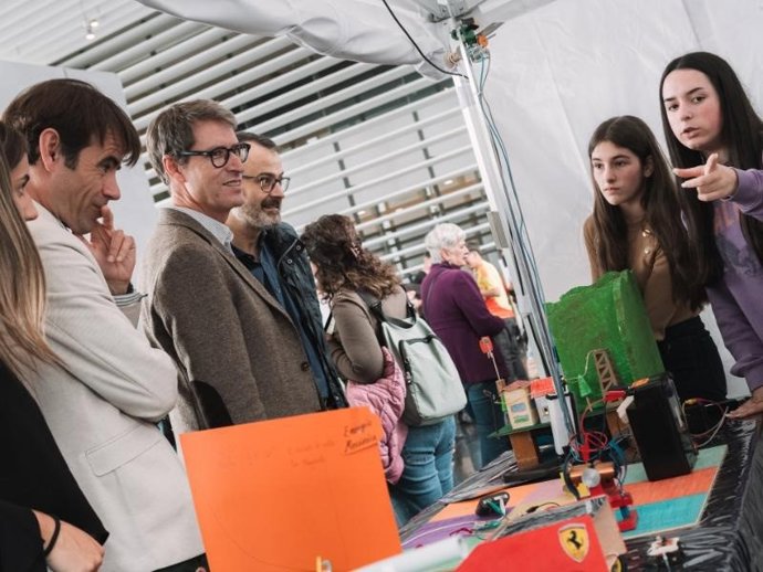 Más de 380 alumnos riojanos exponen sus proyectos en el 'II Encuentro Ciencia y Tecnología en la calle'