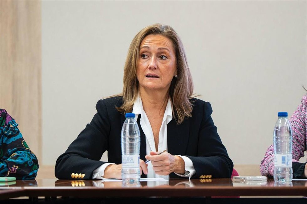 Archivo - La presidenta del PP de Vigo, Luisa Sánchez, durante un encuentro sectorial con agentes económicos de la ciudad.
