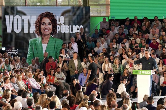 El secretario general del PSOE y presidente del Gobierno, Pedro Sánchez, interviene en un acto de campaña celebrado en Cártama (Málaga). (Foto de archivo).