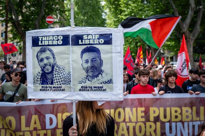 Protesta contra Israel en solidaridad con Thiago Avila y Saif Abukeshek, detenidos acusados de terrorismo mientras participaban en la misión de la Flotilla a Gaza.