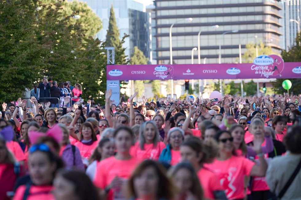 Archivo - Archivo.- Cientos de personas durante la Carrera de la Mujer 2025