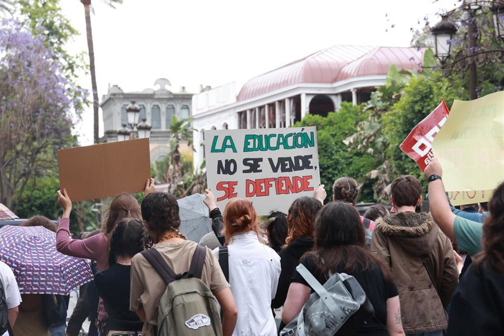 Protesta convocada por la nueva red ‘Universidades andaluzas por la pública’ ante el Rectorado de la Universidad de Sevilla. A 29 de abril de 2026 en Sevilla (Andalucía, España). 