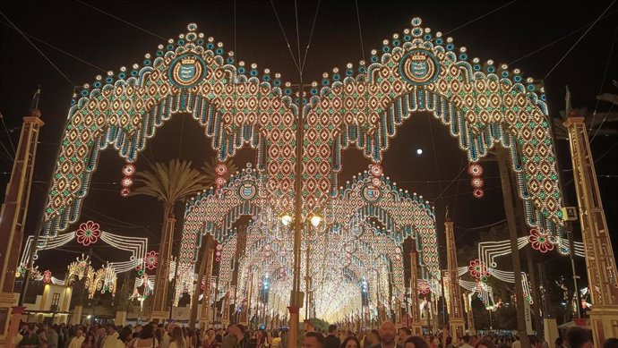 Archivo - Alumbrado de la Feria del Caballo 2023 en Jerez de la Frontera (Cádiz).  (Imagen de archivo)