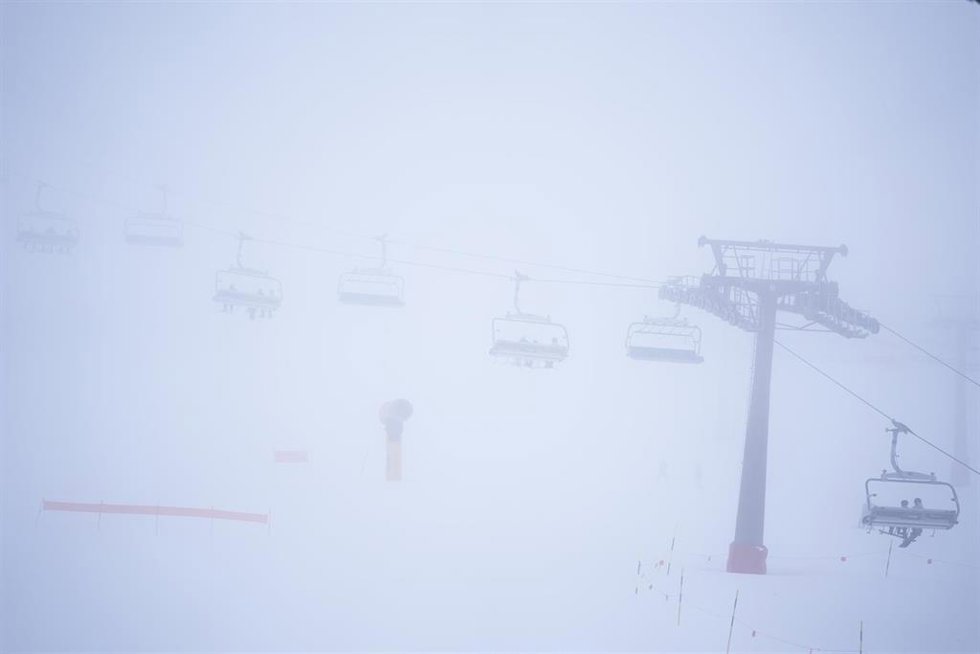 Archivo - Estación de esquí de Sierra Nevada con mal tiempo en enero de 2026.