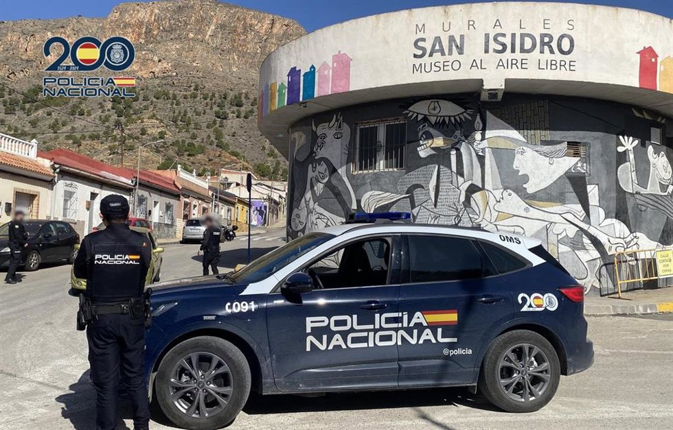 Vehículo policial en Orihuela (Alicante), en una imagen de archivo