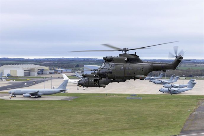 Archivo - Helicóptero de la Real Fuerza Aérea británica