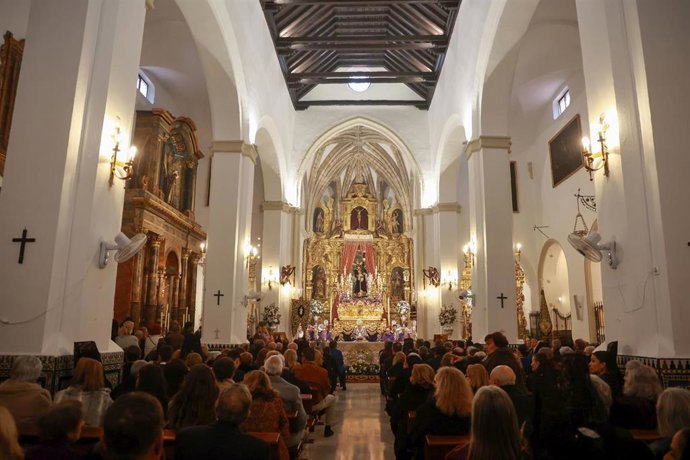Archivo - El presidente de la Diputación, Javier Fernández, durante la Misa Estacional de clausura de la Santa Misión. A 30 de noviembre de 2025, en La Algaba, Sevilla (Foto de archivo).