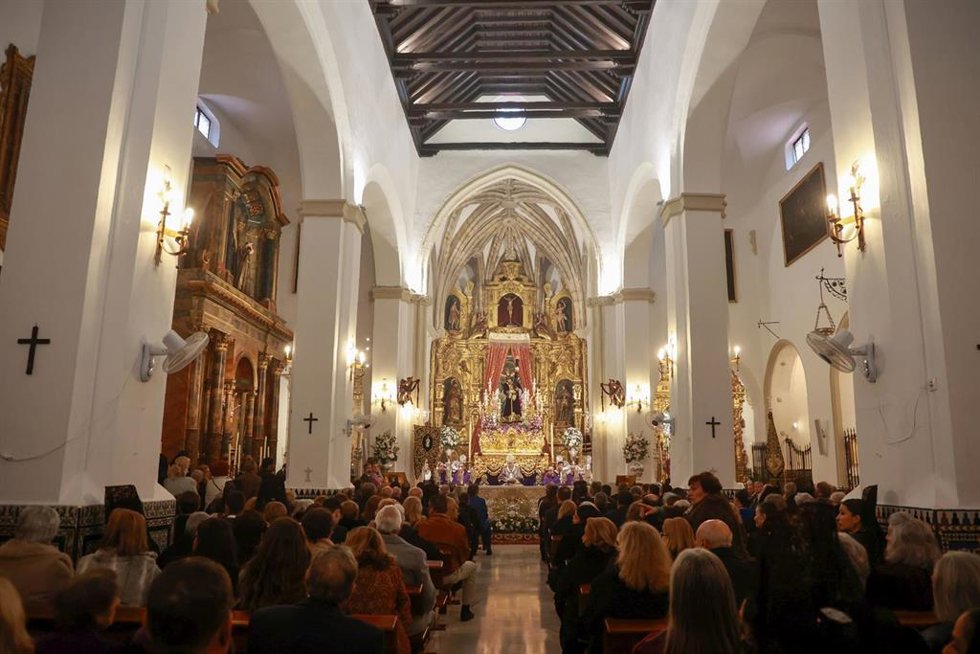 Archivo - El presidente de la Diputación, Javier Fernández, durante la Misa Estacional de clausura de la Santa Misión. A 30 de noviembre de 2025, en La Algaba, Sevilla (Foto de archivo).