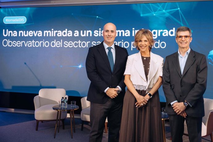 Fernando Campos, presidente de la Fundación IDIS; Marta Villanueva, directora general de IDIS y Adolfo Fernández-Valmayor, secretario general de la Fundación IDIS.