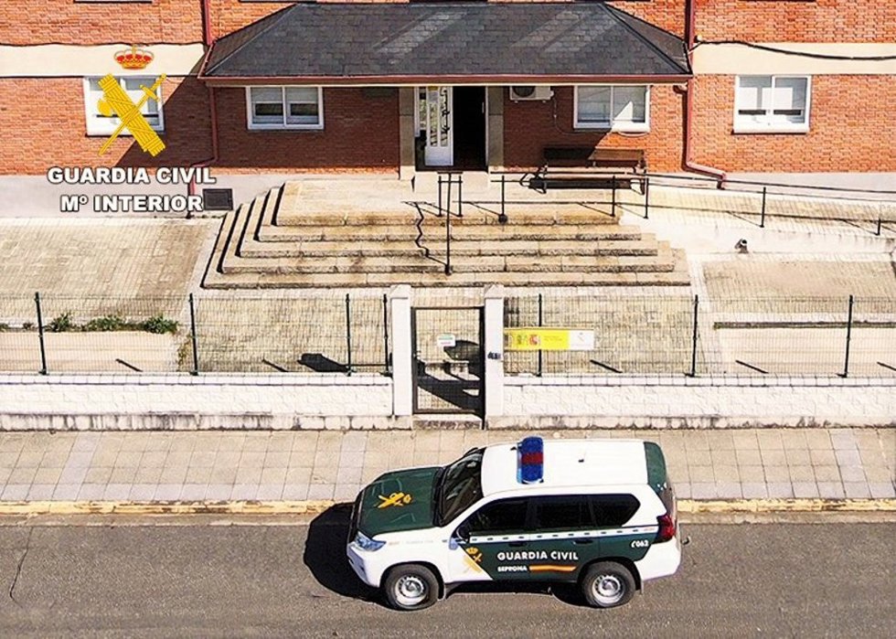 Sucesos.- Un detenido por robar en el interior de cinco vehículos en Fabero (León)