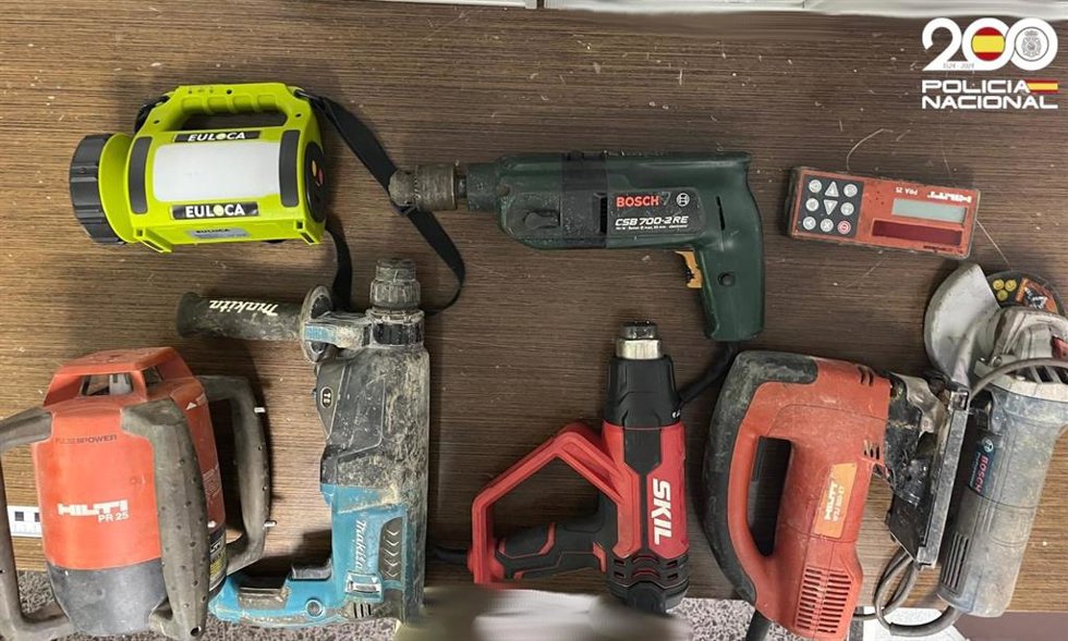 Detenido por robar herramientas y objetos de obras forzando varias furgonetas.