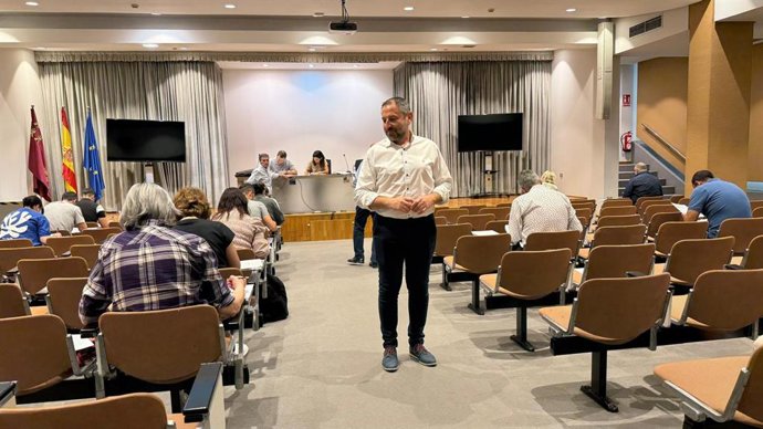 El director general de Movilidad y Transportes, José Antonio Verdú, durante el examen de la primera convocatoria de 2026 de consejero de seguridad en el transporte