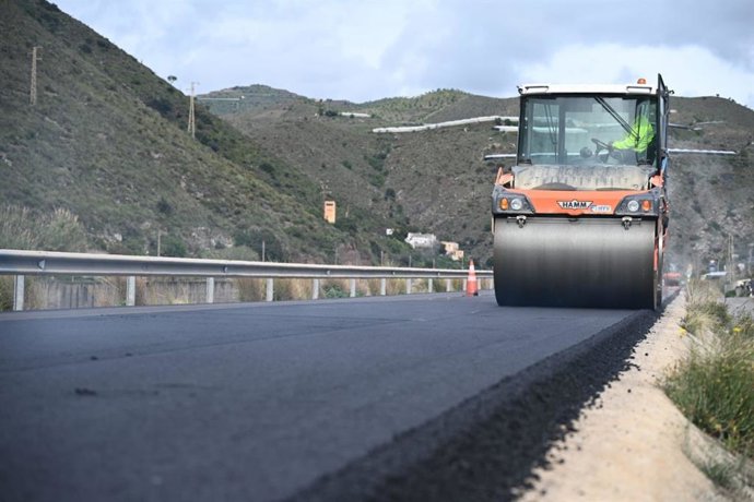 Renovación del firme de la carretera de Albuñol.