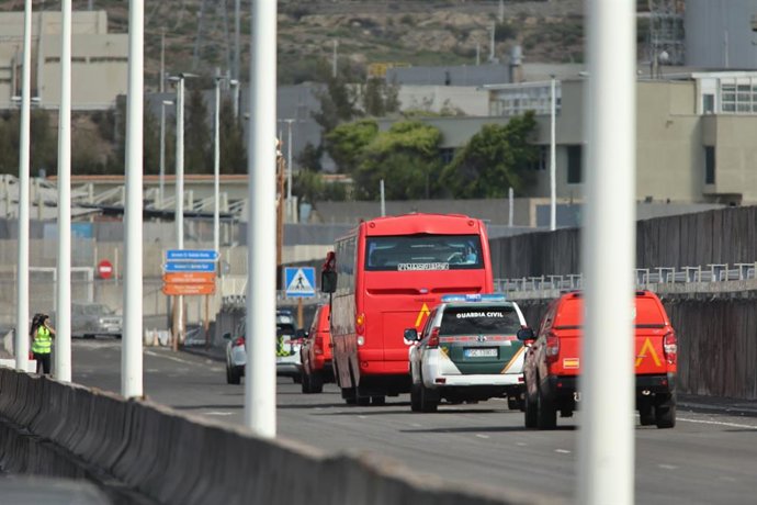 Trasllat dels espanyols del creuer MV Hondius fins a l'Aeroport de Tenerife Sur.