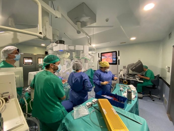 El Hospital Clínico de València supera las 1.000 intervenciones con cirugía robótica Da Vinci.