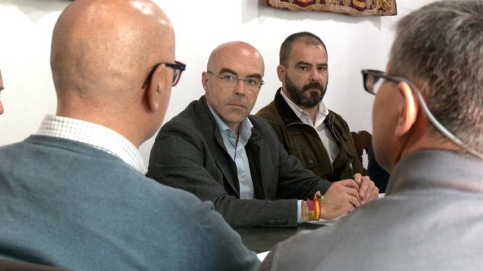 Vox acusa al Gobierno de falta de inversión en las infraestructuras hídricas y "gastar el dinero en ONGs".