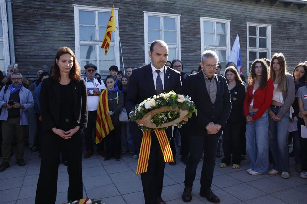 El conseller de la Presidencia, Albert Dalmau; la delegada del Govern en Europa Central, Krystyna Schreiber, y el director de Memorial Democràtic, Jordi Font