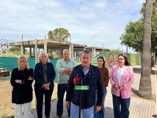 El candidato del PP a las elecciones autonómicas del 17 de mayo, Antonio Sanz, en Rota (Cádiz).