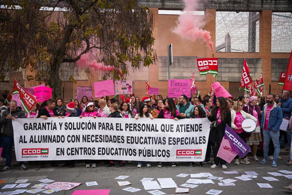 Archivo - Imagen de archivo de anteriores manifestaciones de trabajadores PTIS (Personal Técnico de Integración Social) 