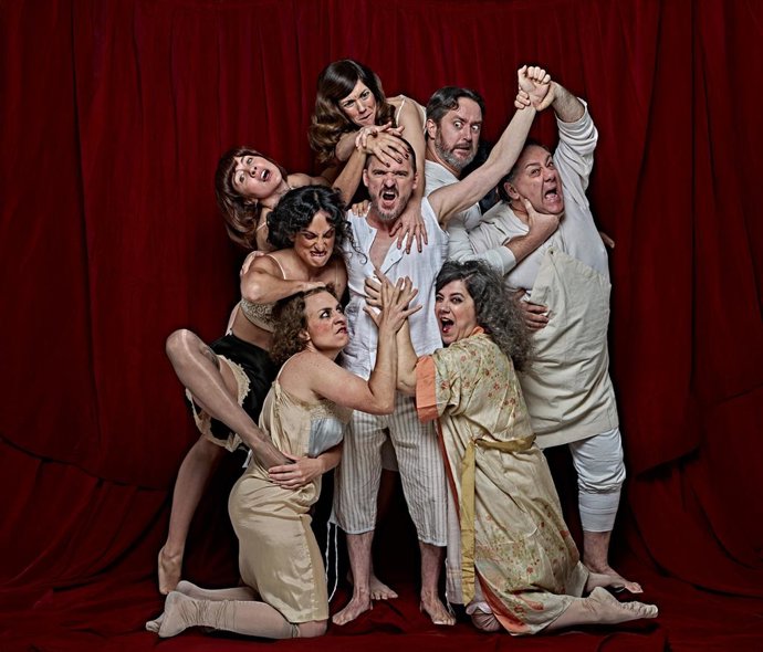 Archivo - Coque Malla llega al Palacio de Festivales con la obra teatral 'La ópera de los tres centavos'