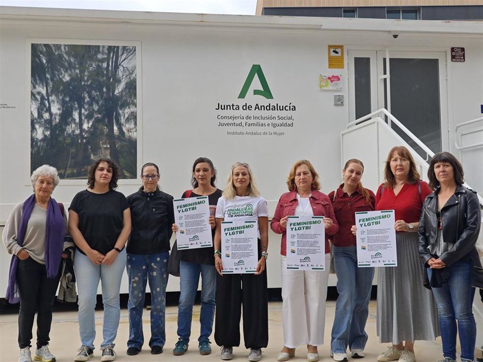 Por Andalucía se reivindica como una fuerza feminista "que pelea por los derechos de las mujeres".