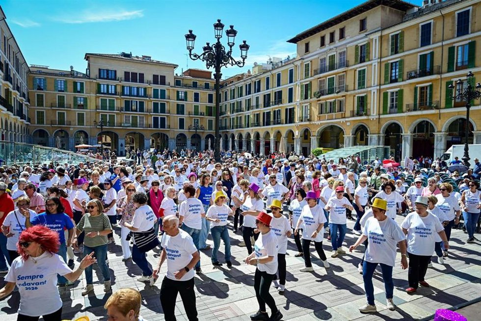 Unas 800 personas participan en el cierre del curso de las actividades de personas mayores en Palma.