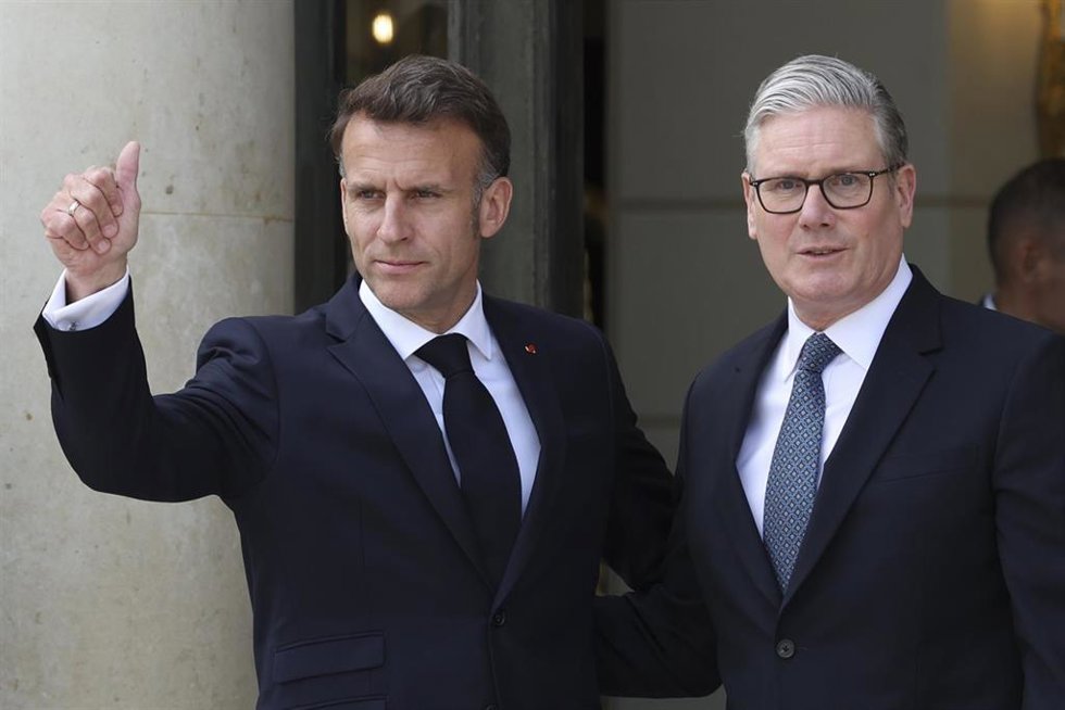 Emmanuel Macron y Keir Starmer, reunidos en París